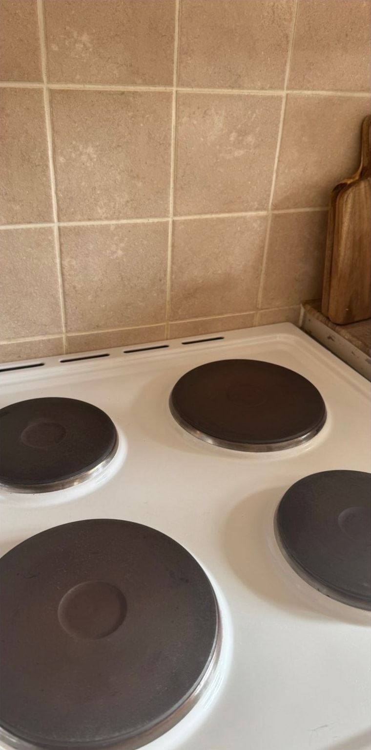 After cleaning: electric hob and tiled splashback